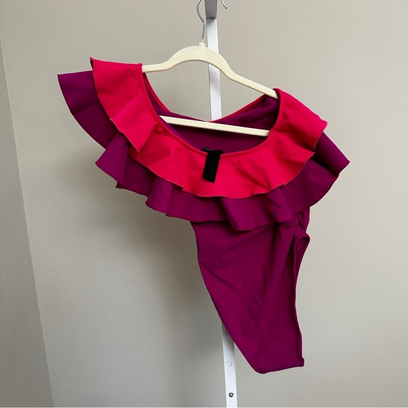 GIAMBATTISTA VALLI
One-shoulder swimsuit hot pink size 6 NWT - Picture 3 of 6
